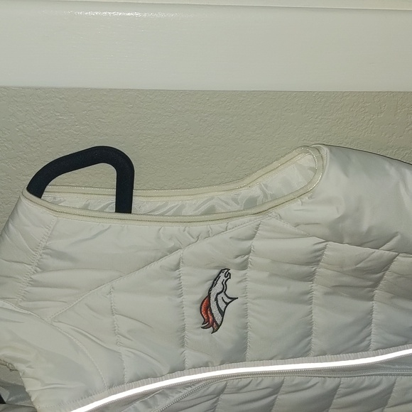 Denver Broncos Cutter & Buck White zip up puffy vest, small - Picture 8 of 10